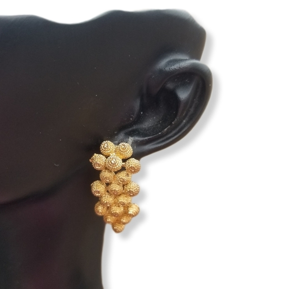 VINTAGE TEXTURED GOLDTONED CLUSTER BALL DROP ARTICULATED EARRINGS - Picture 1 of 4